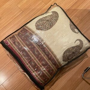 NWOT Quilted Cover Queen size printed paisley with border print.